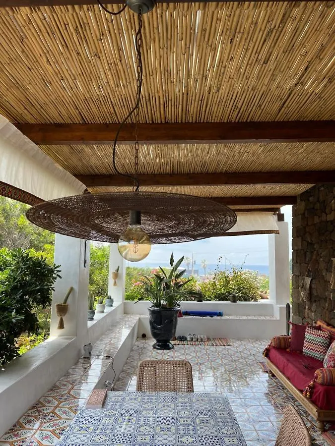Holiday home Dammuso Pensare Alla Luna San Michele